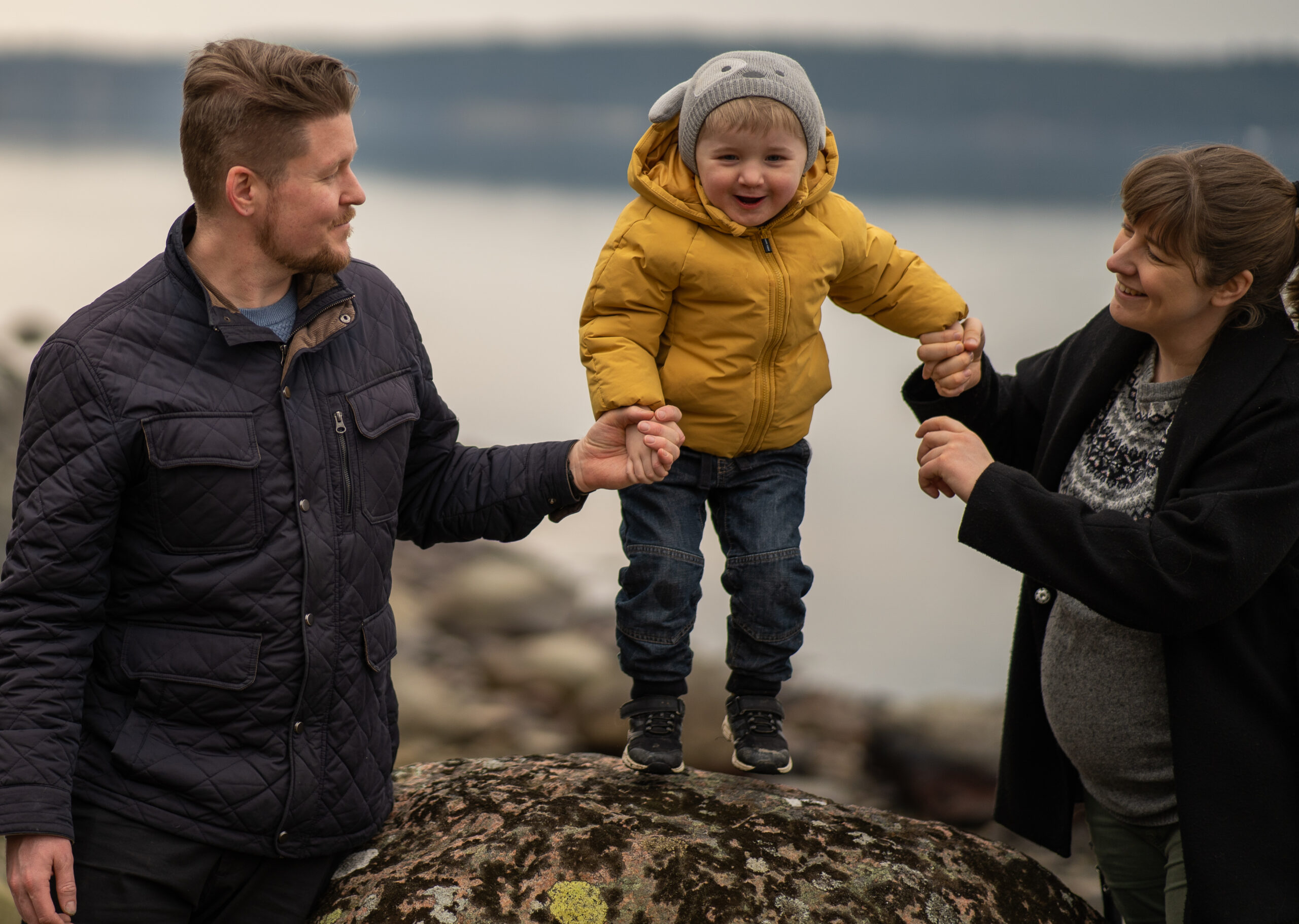 Hopp och bus familjen- He. Le fotografering